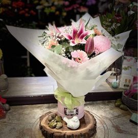 Seasonal Bouquet in Hat Box
