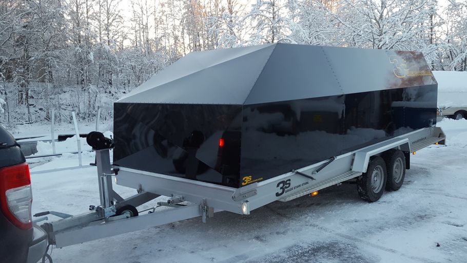 Profilsläpvagn i aluminium i vintermiljö