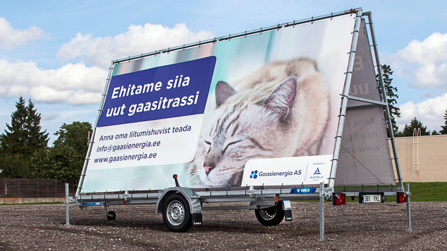 Display släpvagn med nedfällda stödben