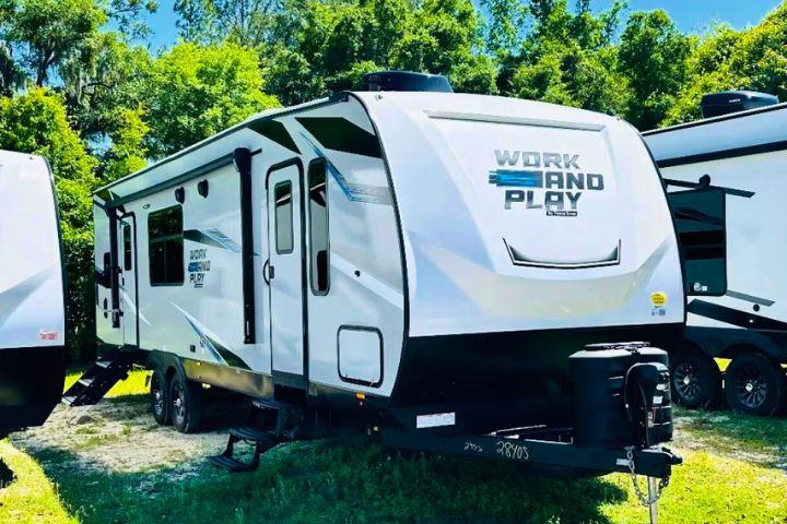 The Work N Play 29SS Toy Hauler Essential Guide