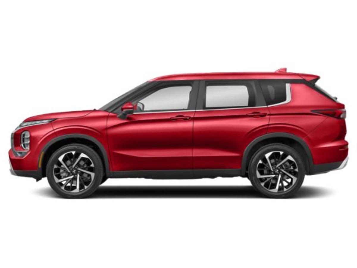 2024 Mitsubishi Outlander — front three-quarter view