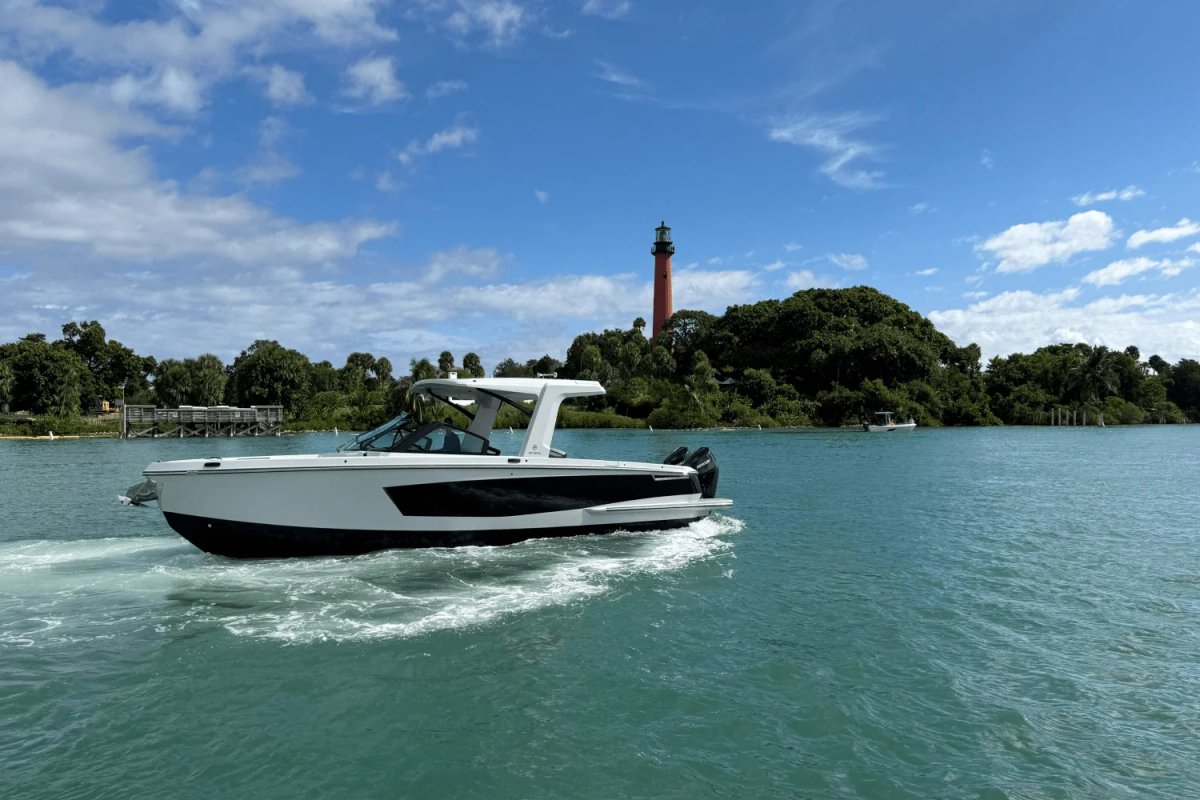2024 Aviara AV36 Outboard