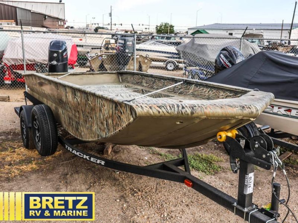 2026 TRACKER Grizzly