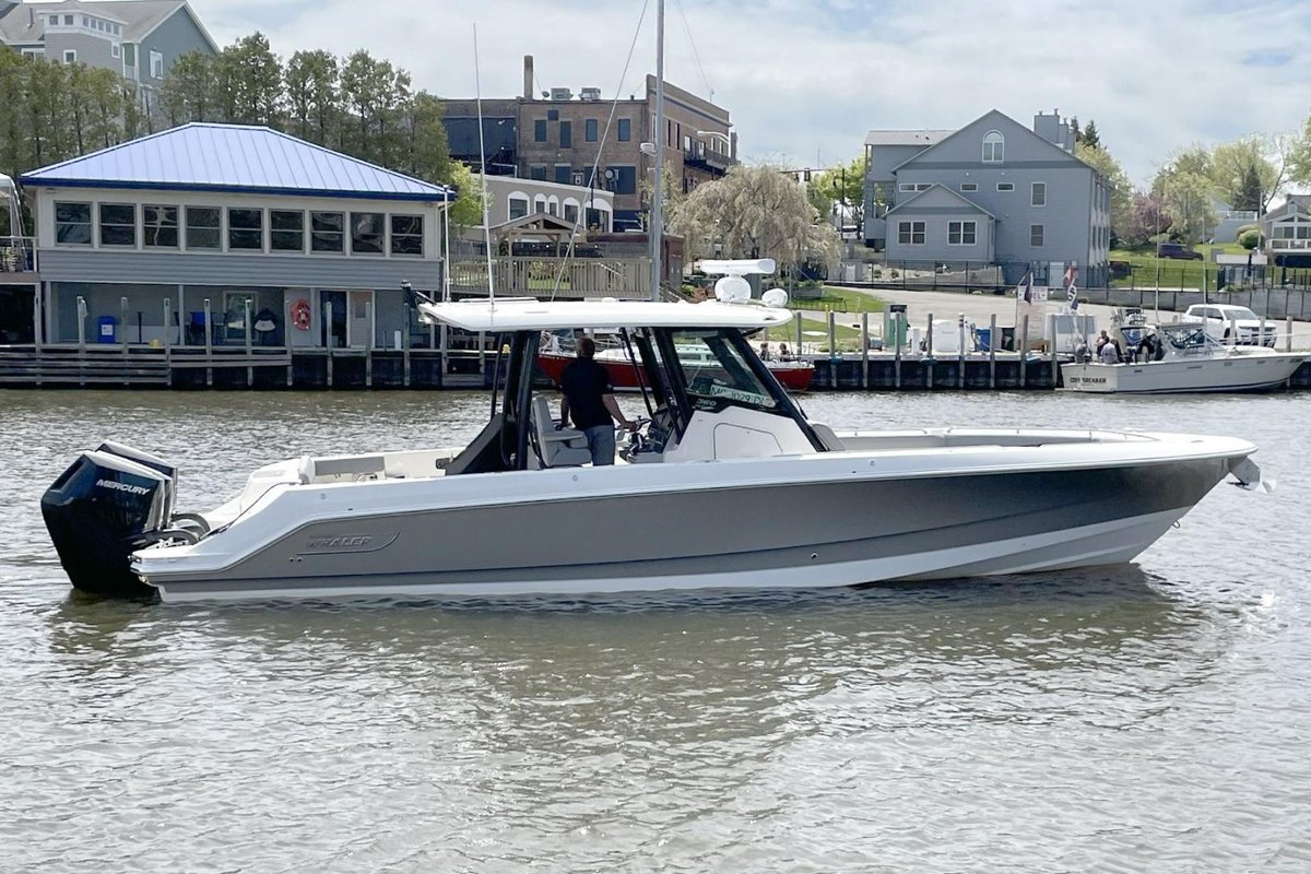 2025 Boston Whaler 360 Outrage