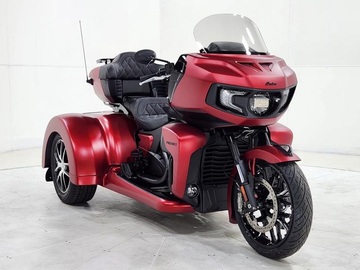 2025 Indian Motorcycle Pursuit Dark Horse 112 Sunset Red Smoke with Black Smoke