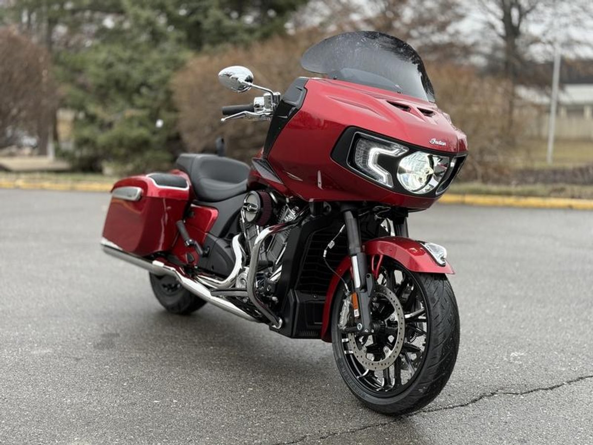 2025 Indian Motorcycle Challenger Limited w/PowerBand Audio Sunset Red Metallic