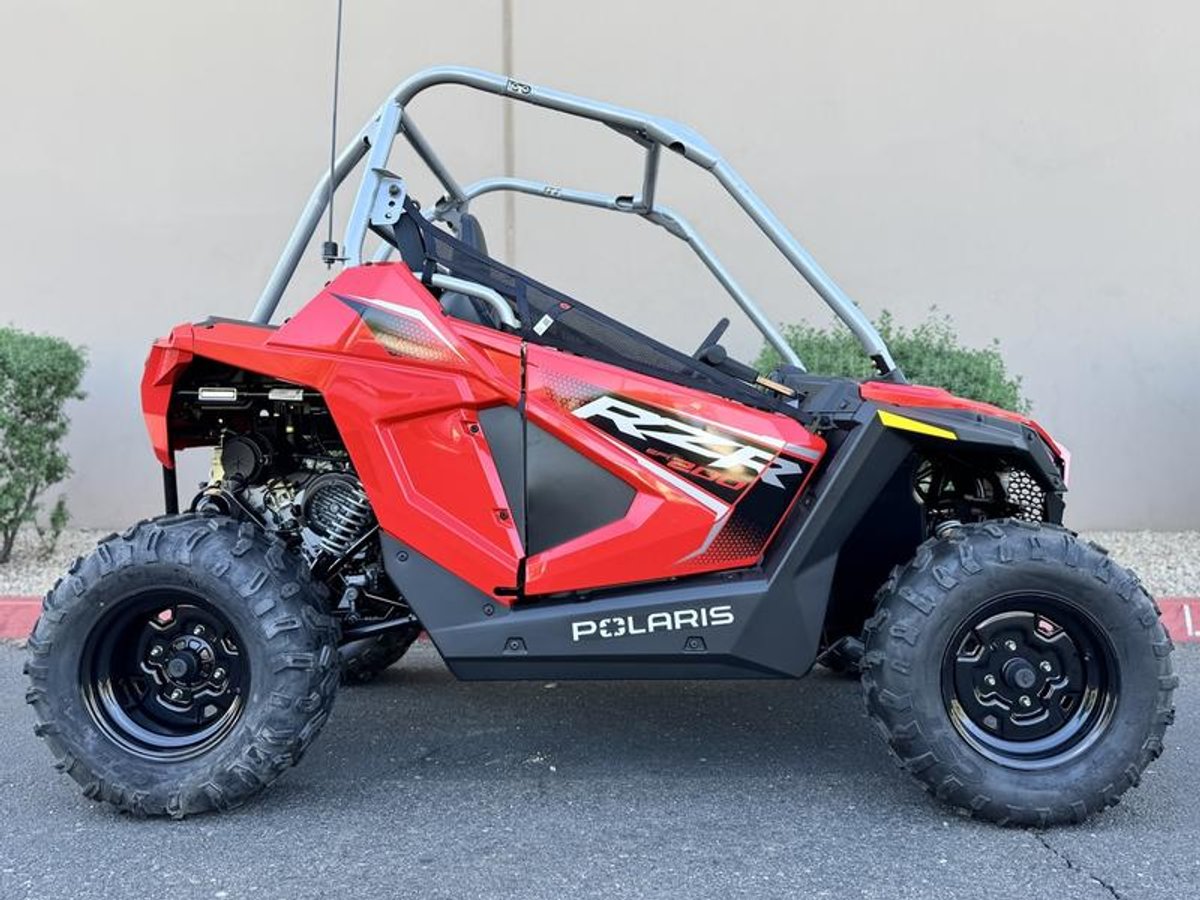 2026 Polaris RZR 200 EFI
