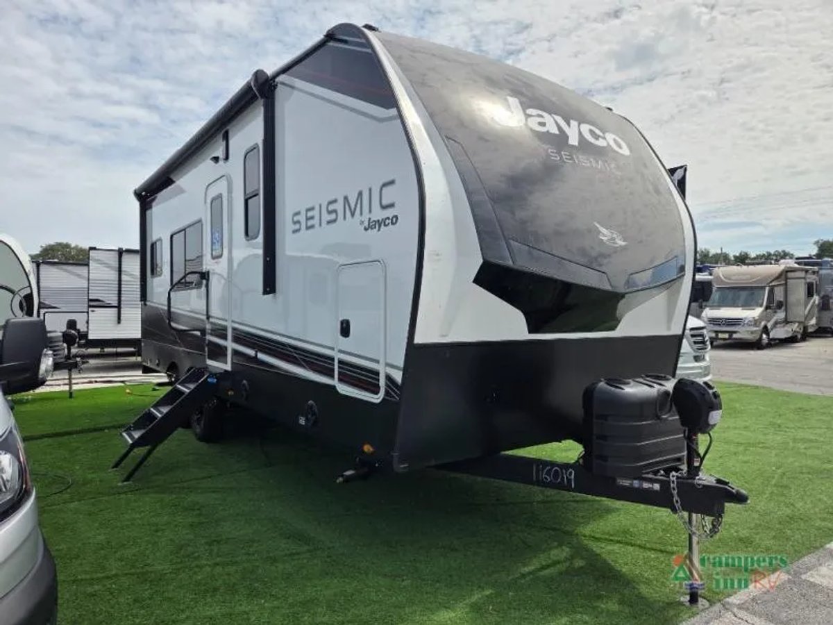 2027 Jayco Seismic
