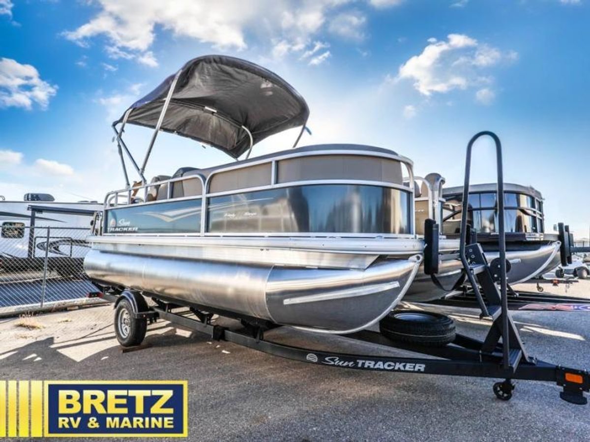 2025 Sun Tracker Party Barge