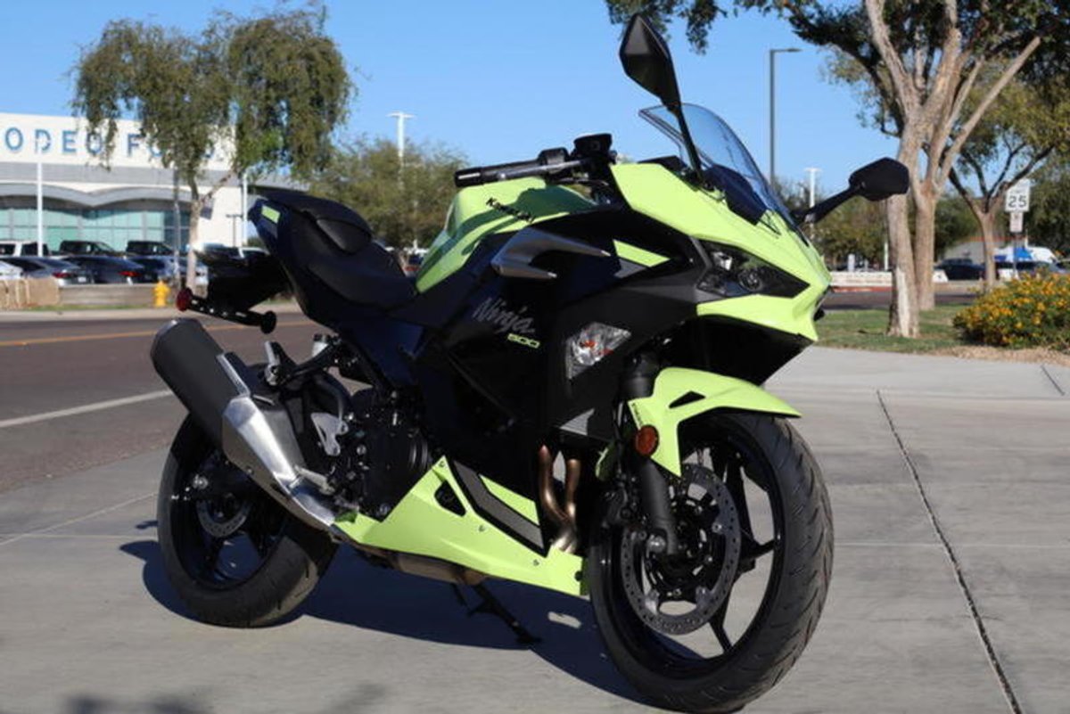2026 Kawasaki Ninja 500 ABS Metallic Yellowish Green/Ebony