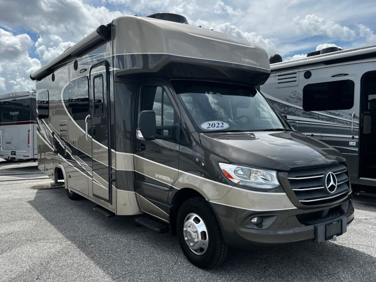 2022 Dynamax ISATA SERIES 3