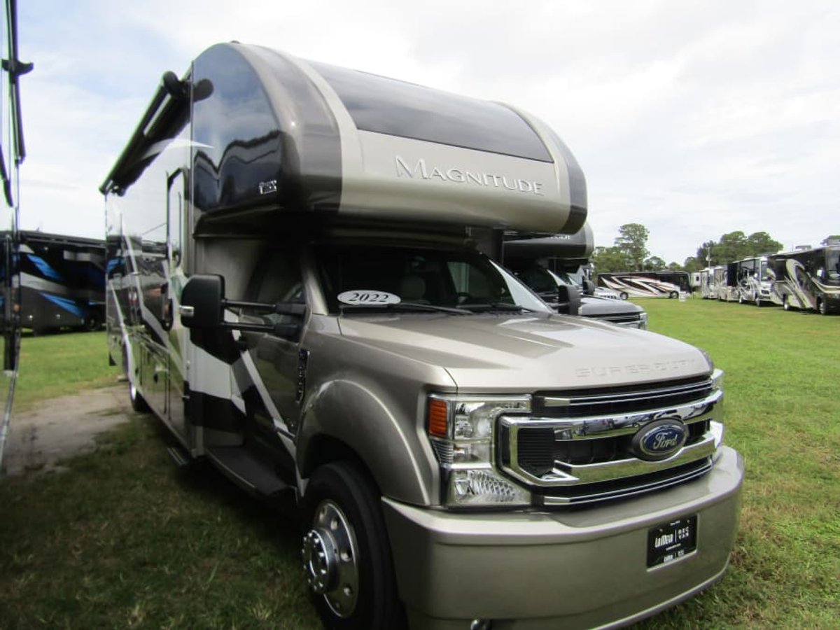 2022 Thor Motor Coach MAGNITUDE