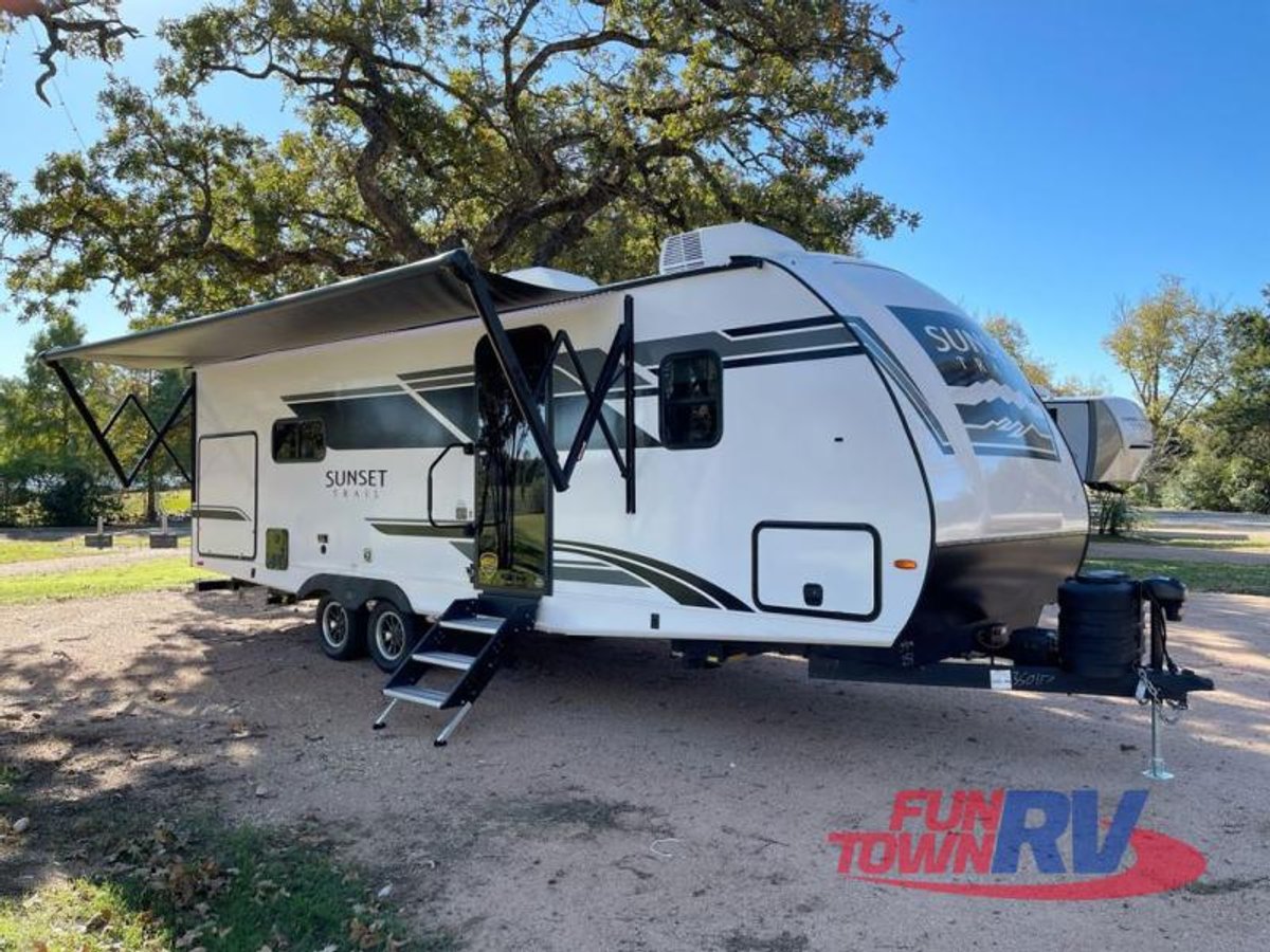 2025 CrossRoads RV Sunset Trail