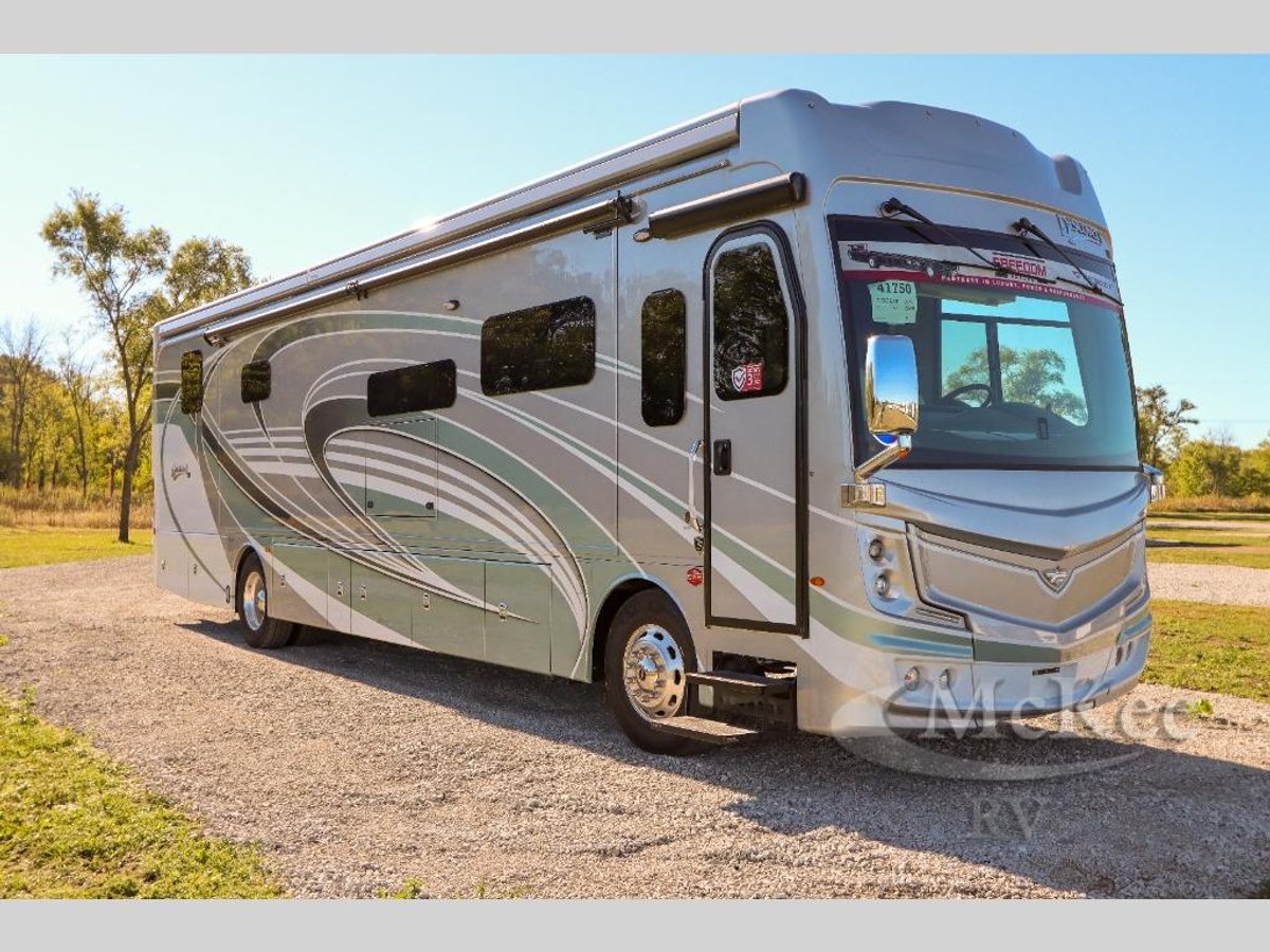 2025 Fleetwood RV Discovery LXE