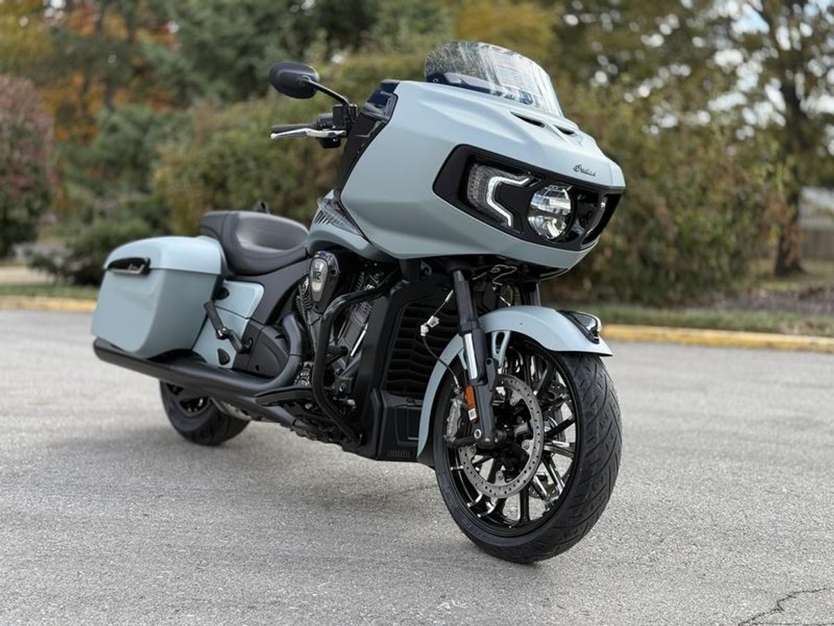 2025 Indian Motorcycle Challenger Dark Horse 112 Frost Silver Smoke