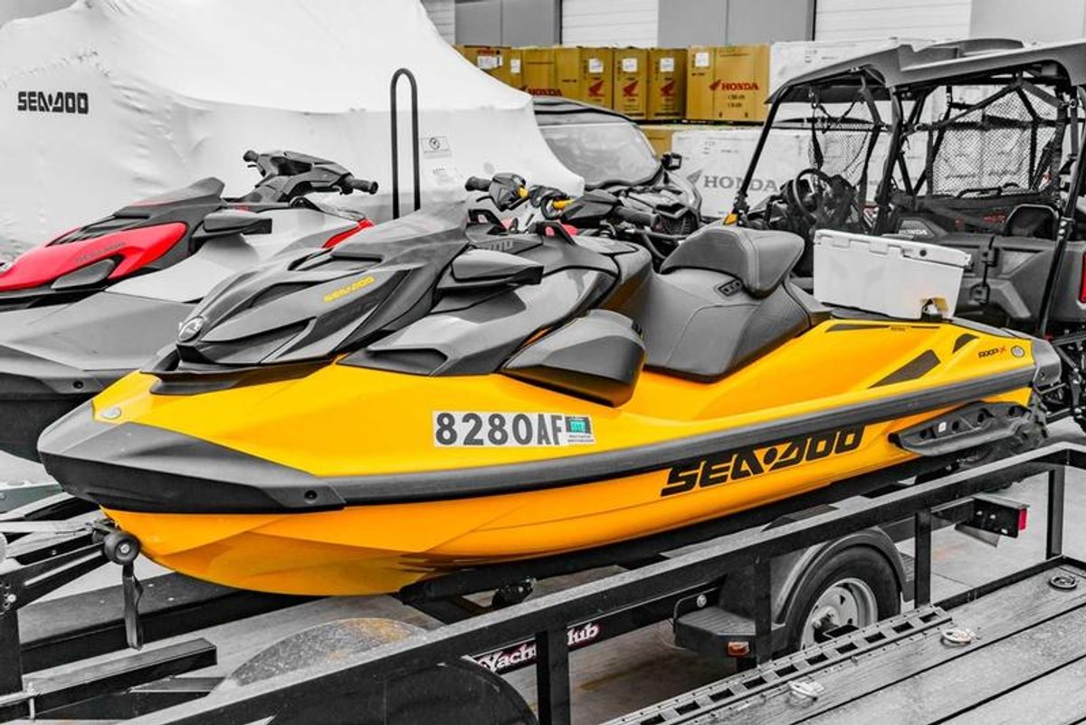 2022 Sea-Doo RXP-X 300 iBR & Audio Millenium Yellow
