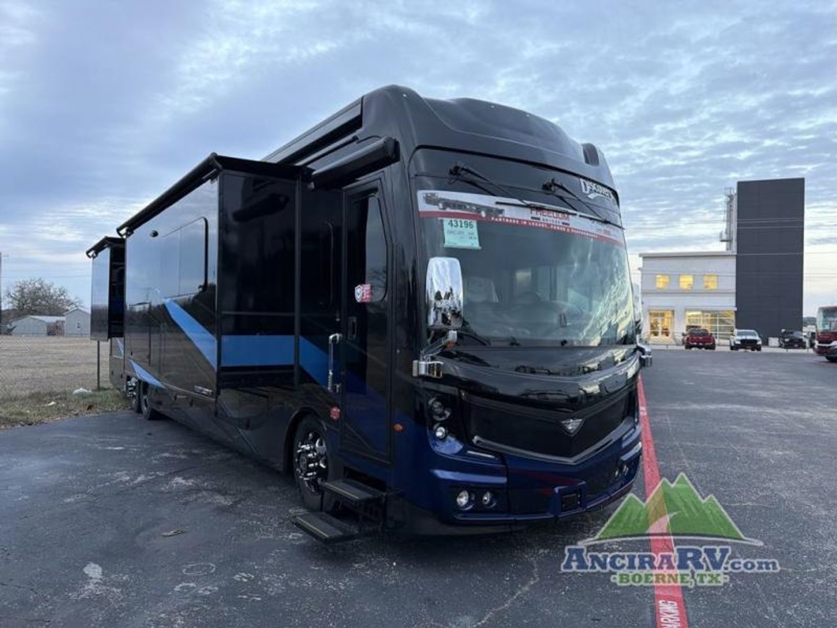2026 Fleetwood RV Discovery LXE