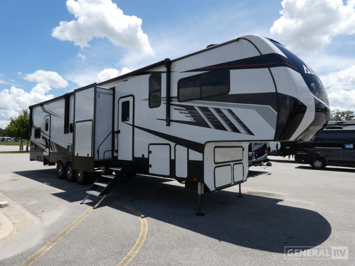 2023 Alliance RV Valor