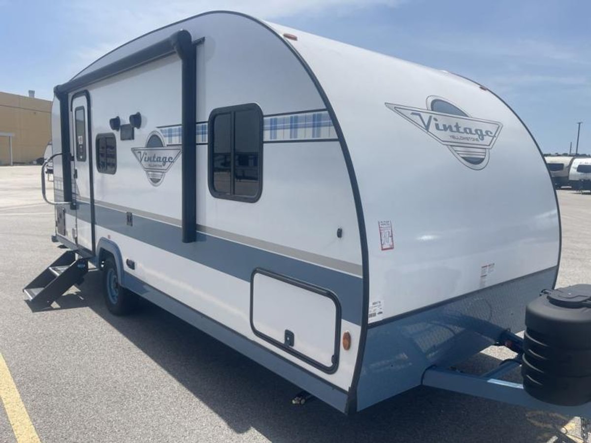 2025 Gulf Stream RV Yellowstone Cruiser