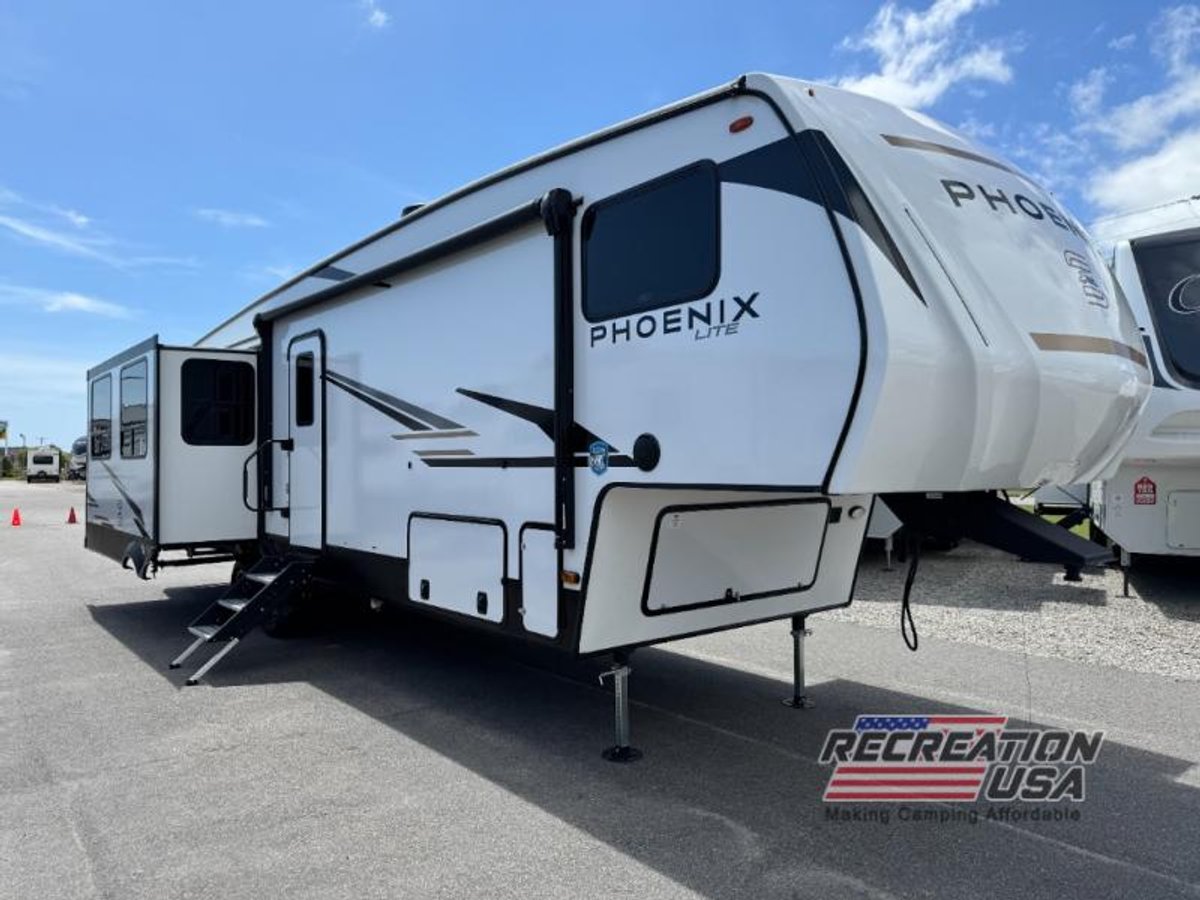 2025 Shasta s Phoenix Lite