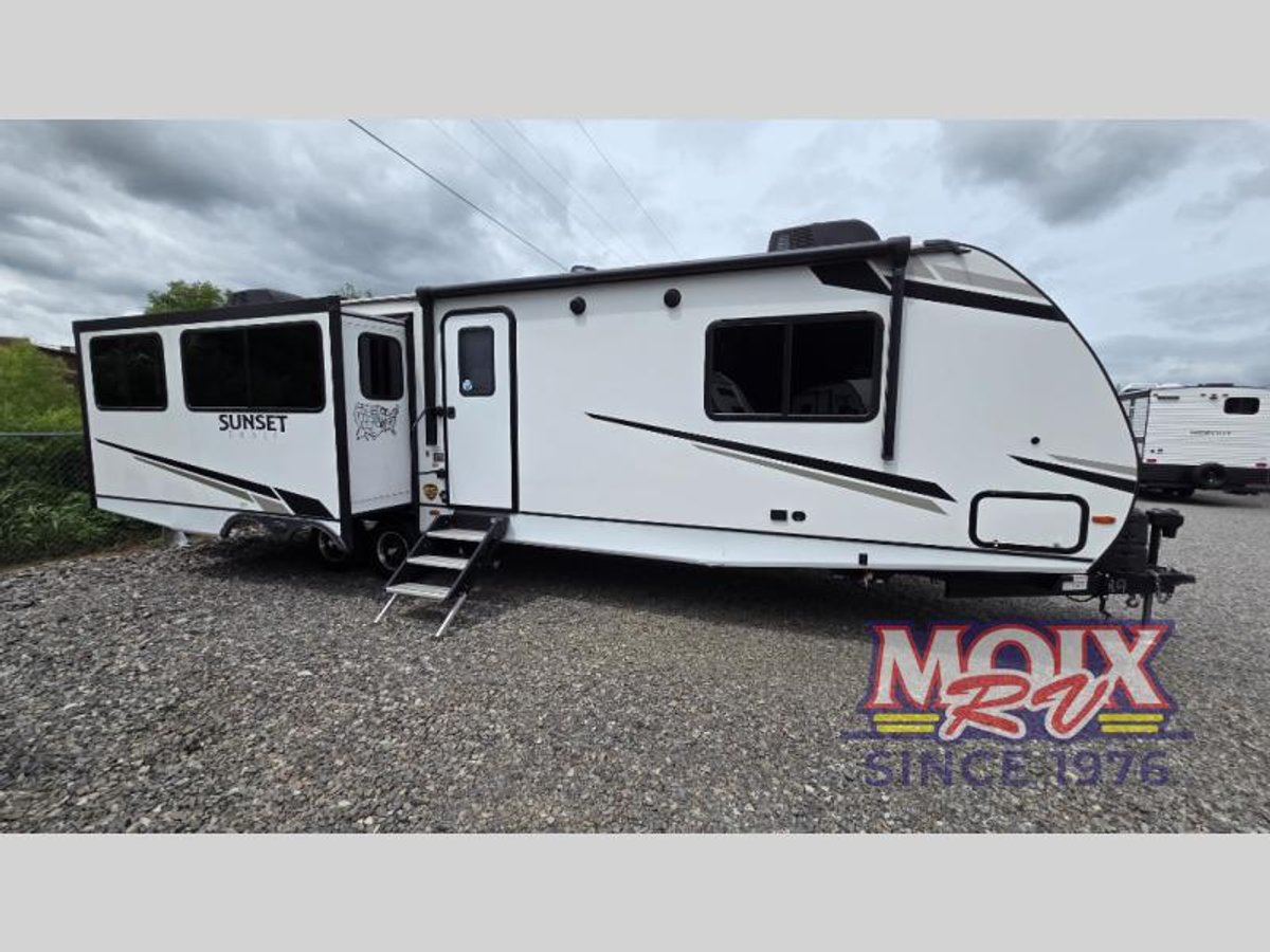 2023 CrossRoads RV Sunset Trail
