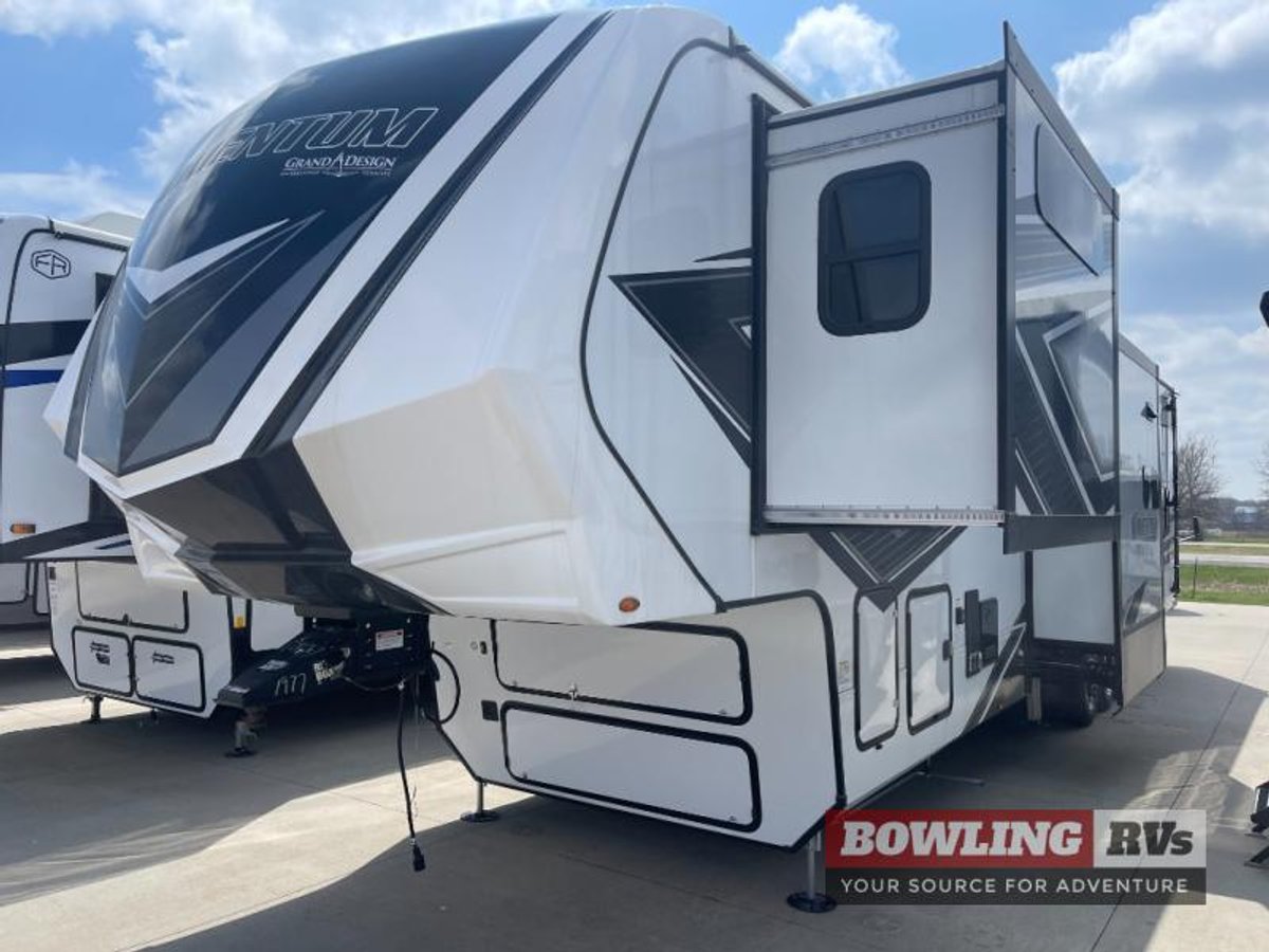 2025 Momentum M-Class 395MS