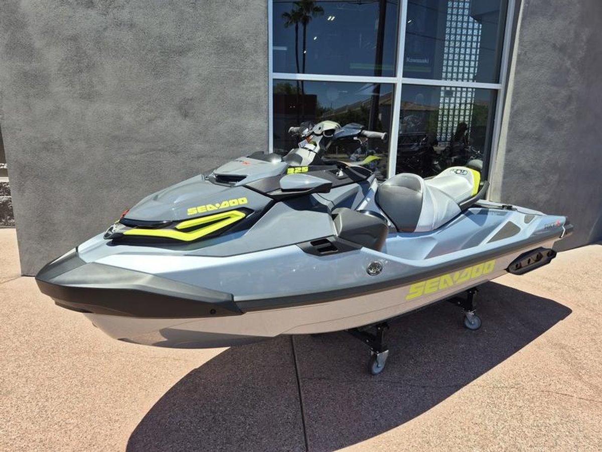 2025 Sea-Doo RXT-X 325 Ice Metal / Manta Green