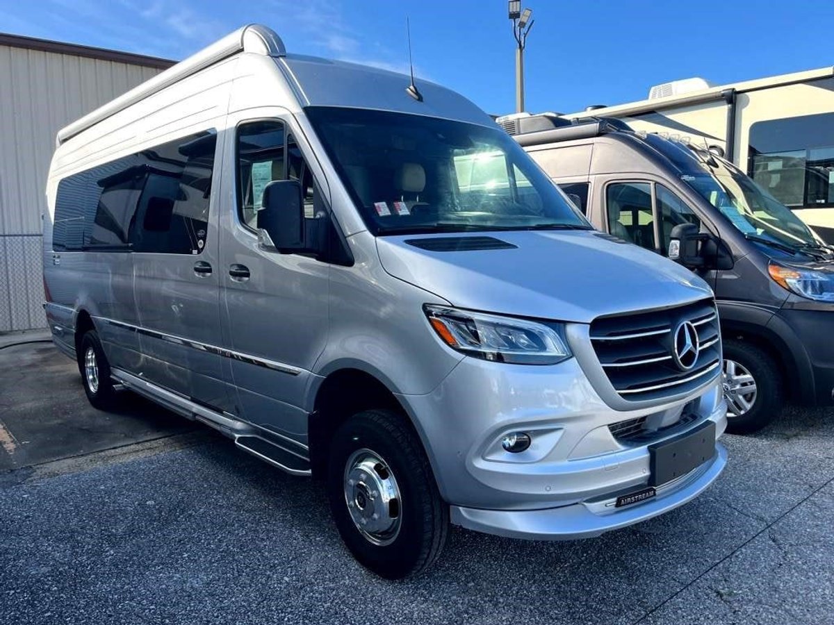 2025 Airstream Interstate