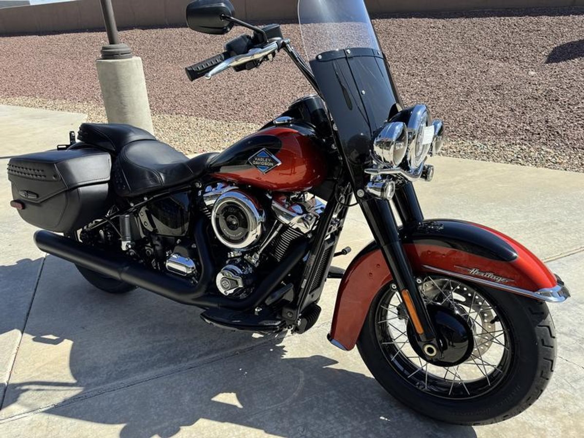 2025 Harley-Davidson FLHC - Heritage Classic