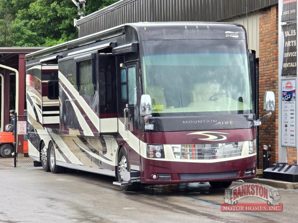 2017 Mountain Aire 4519