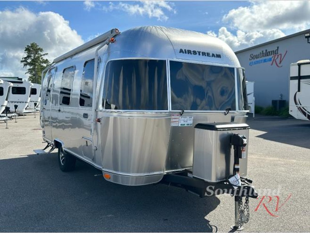 2025 Airstream Caravel