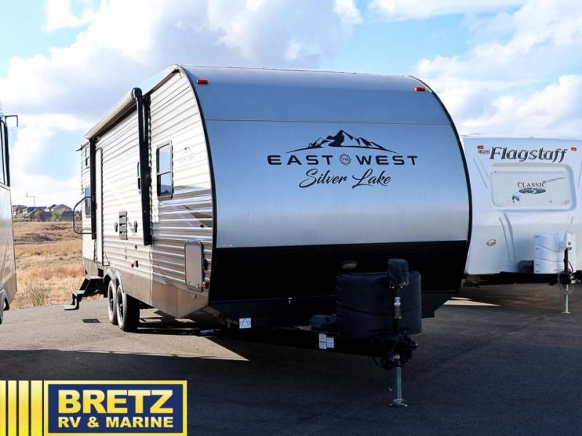 2020 EAST TO WEST Della Terra