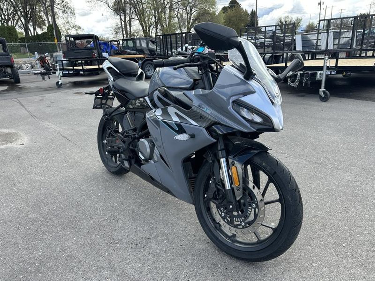 2023 CFMOTO 300SS