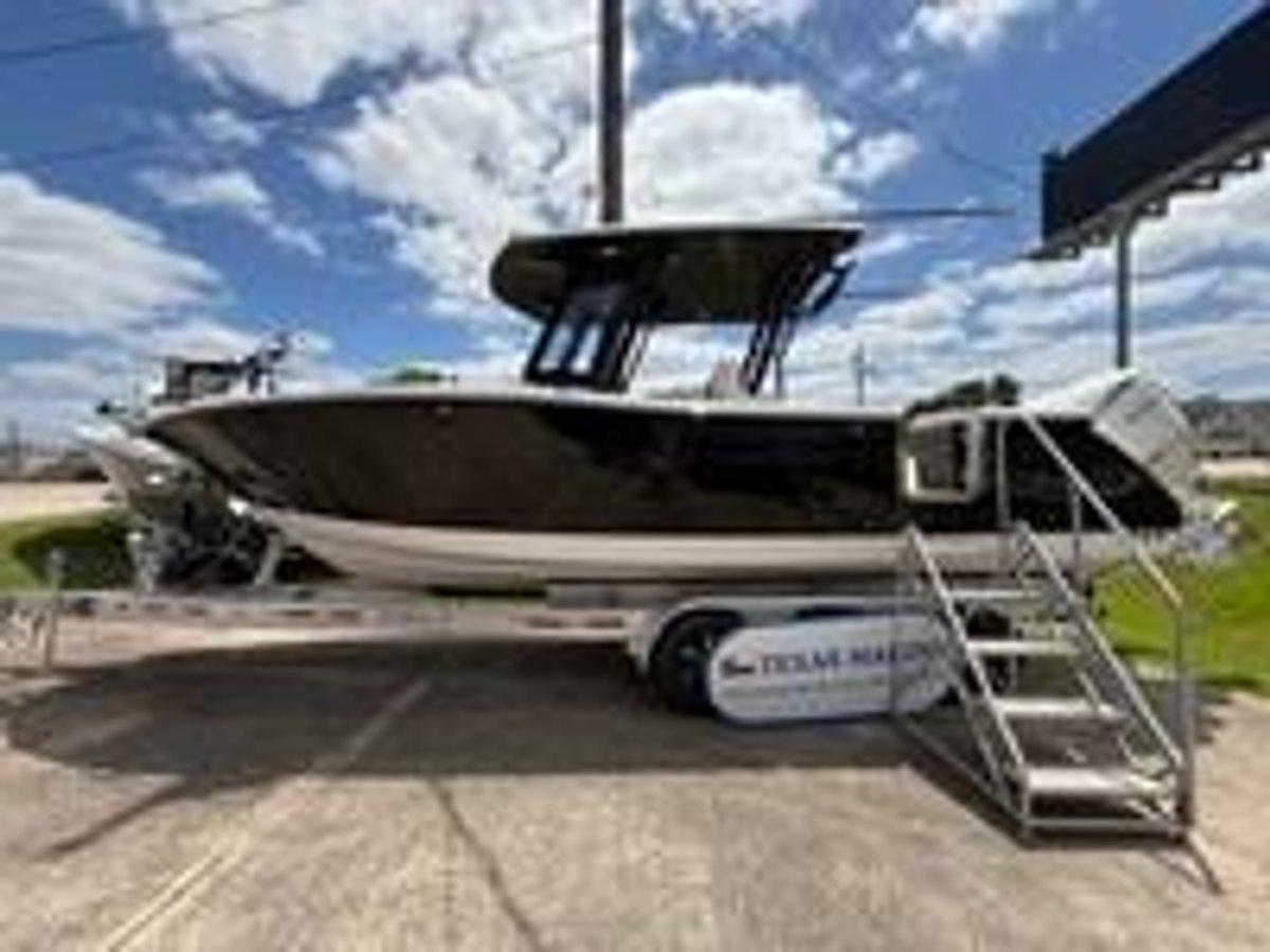 2025 Robalo 270 CC