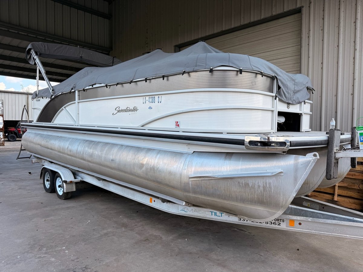 2018 Sweetwater Premium Edition 255 MT