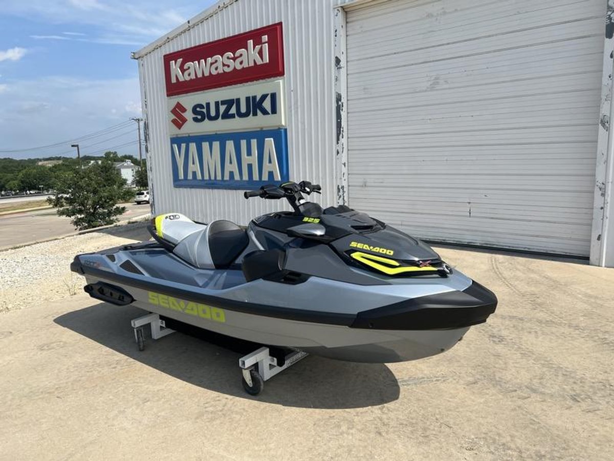 2025 Sea-Doo RXT-X 325 Ice Metal / Manta Green