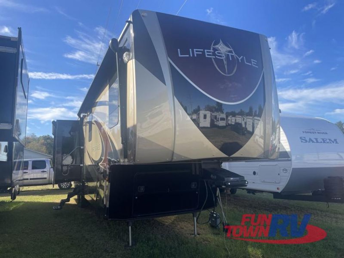 2015 Lifestyle Luxury RV Lifestyle