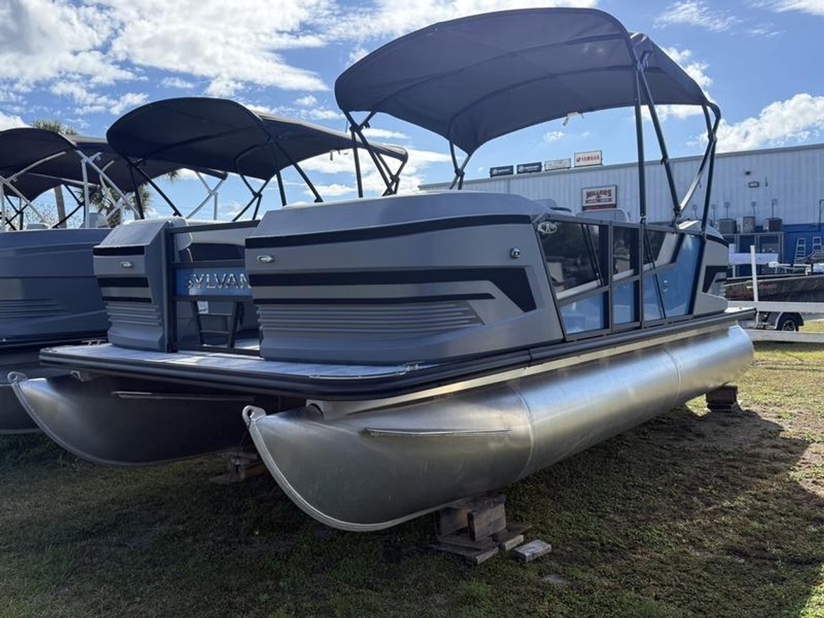 2026 Sylvan R-20 Party Fish