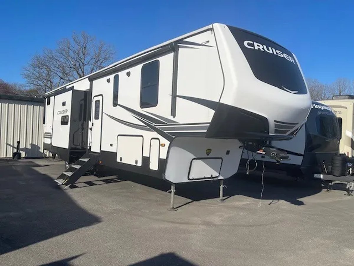 2022 CrossRoads Suncruiser