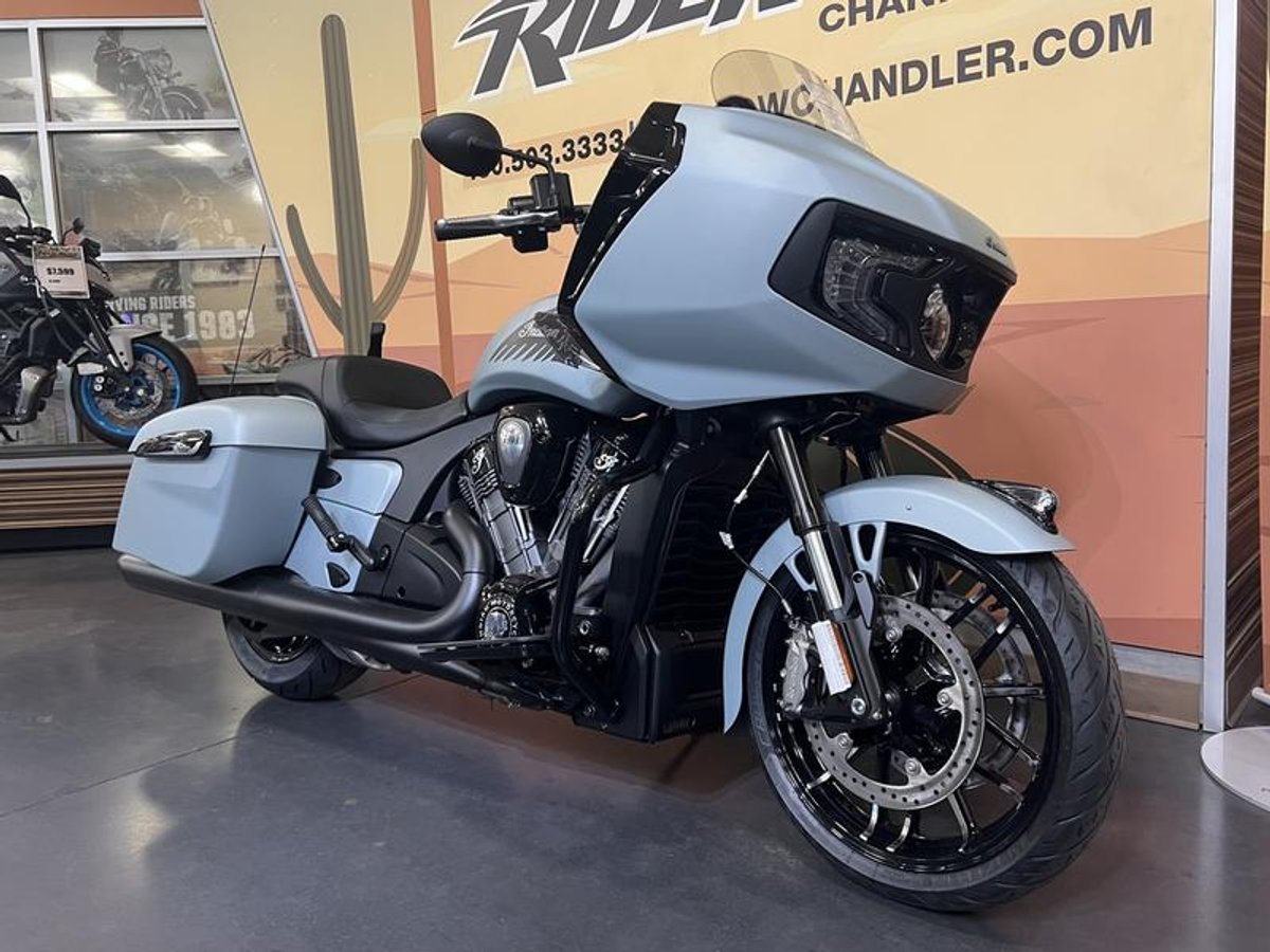 2025 Indian Motorcycle Challenger Dark Horse Frost Silver Smoke