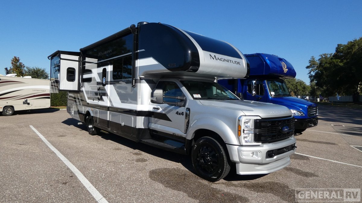 2026 Thor Motor Coach Magnitude