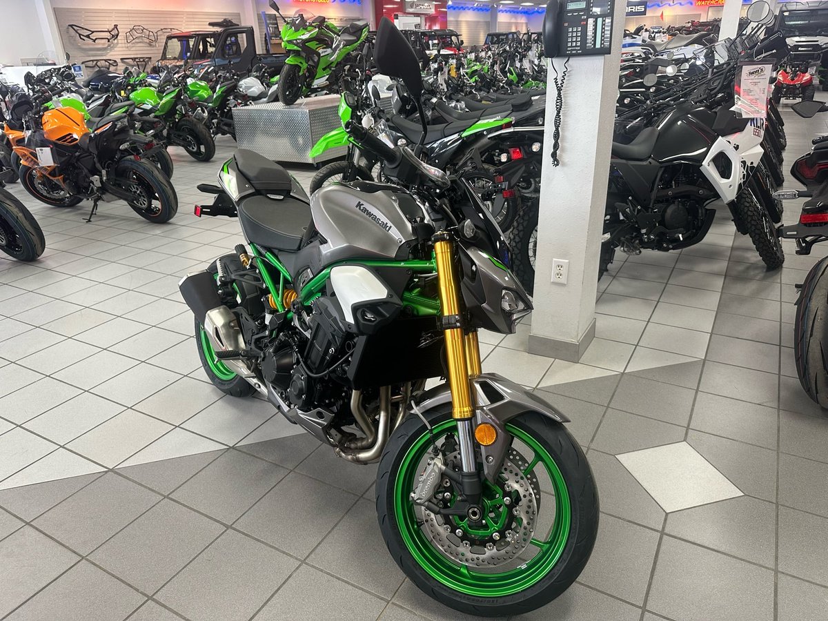 2025 Kawasaki Z900 SE ABS