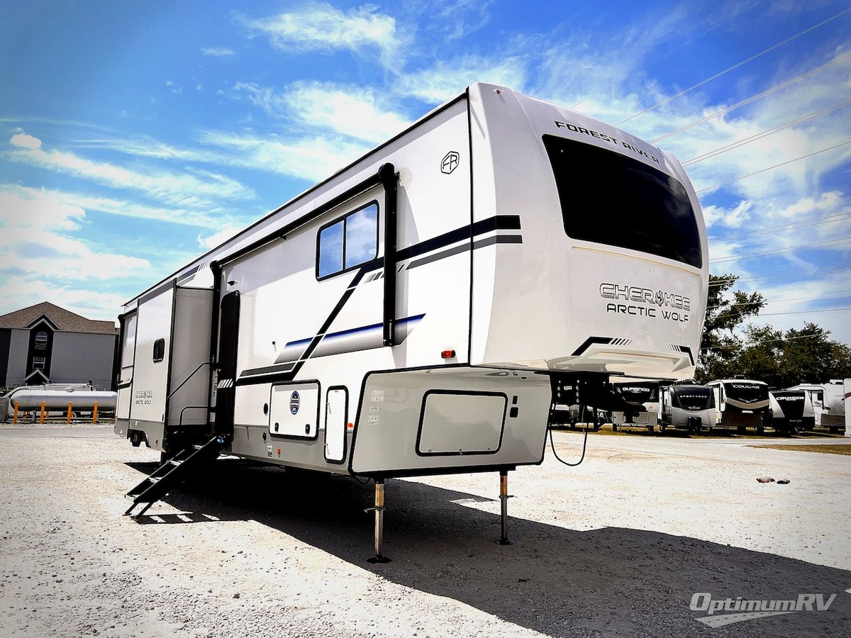 2025 Forest River Cherokee Arctic Wolf Suite