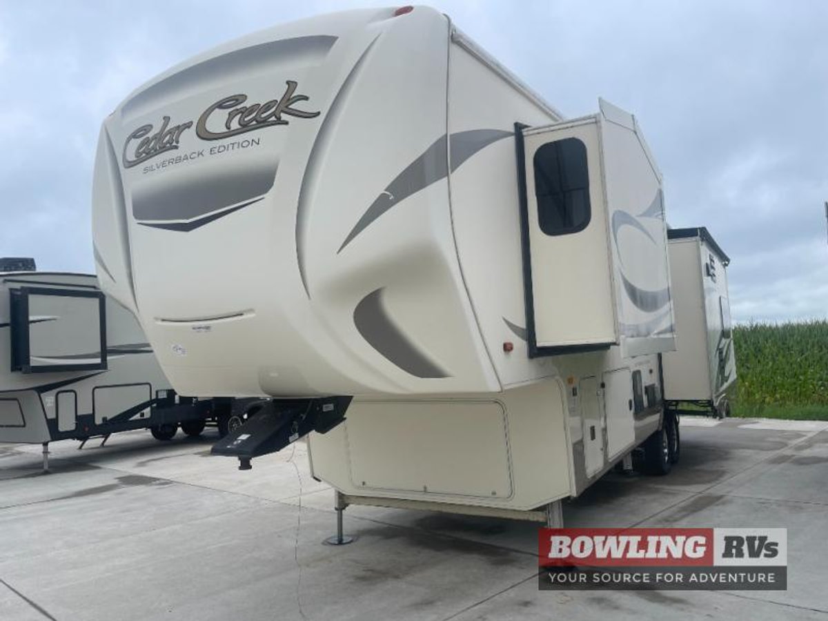 2018 Cedar Creek Silverback 29IK
