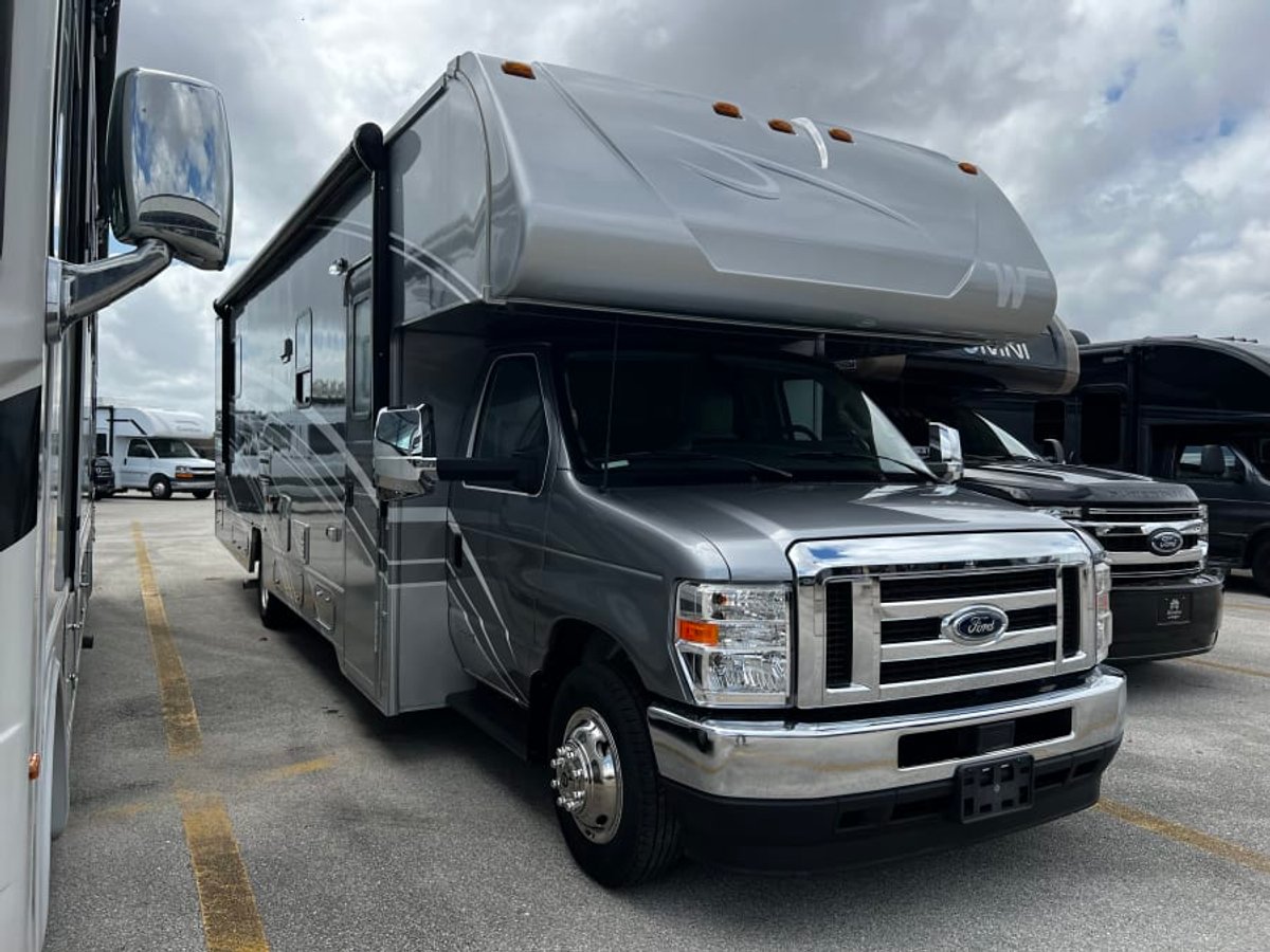 2025 Winnebago MINNIE WINNIE