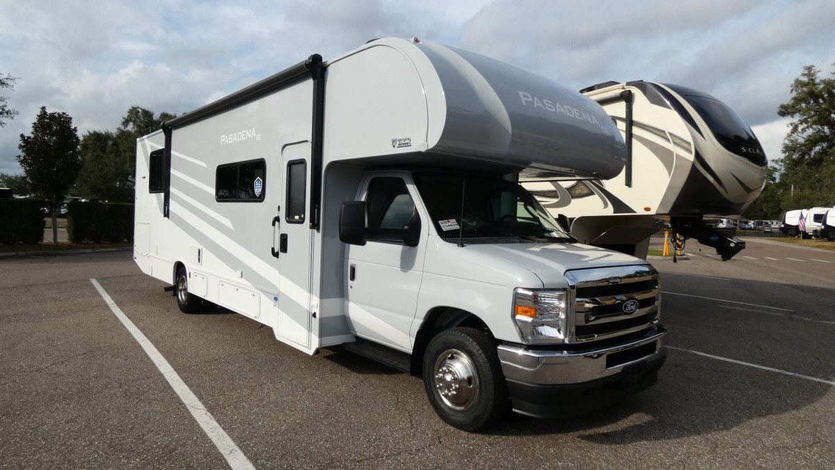 2026 Thor Motor Coach Pasadena SE