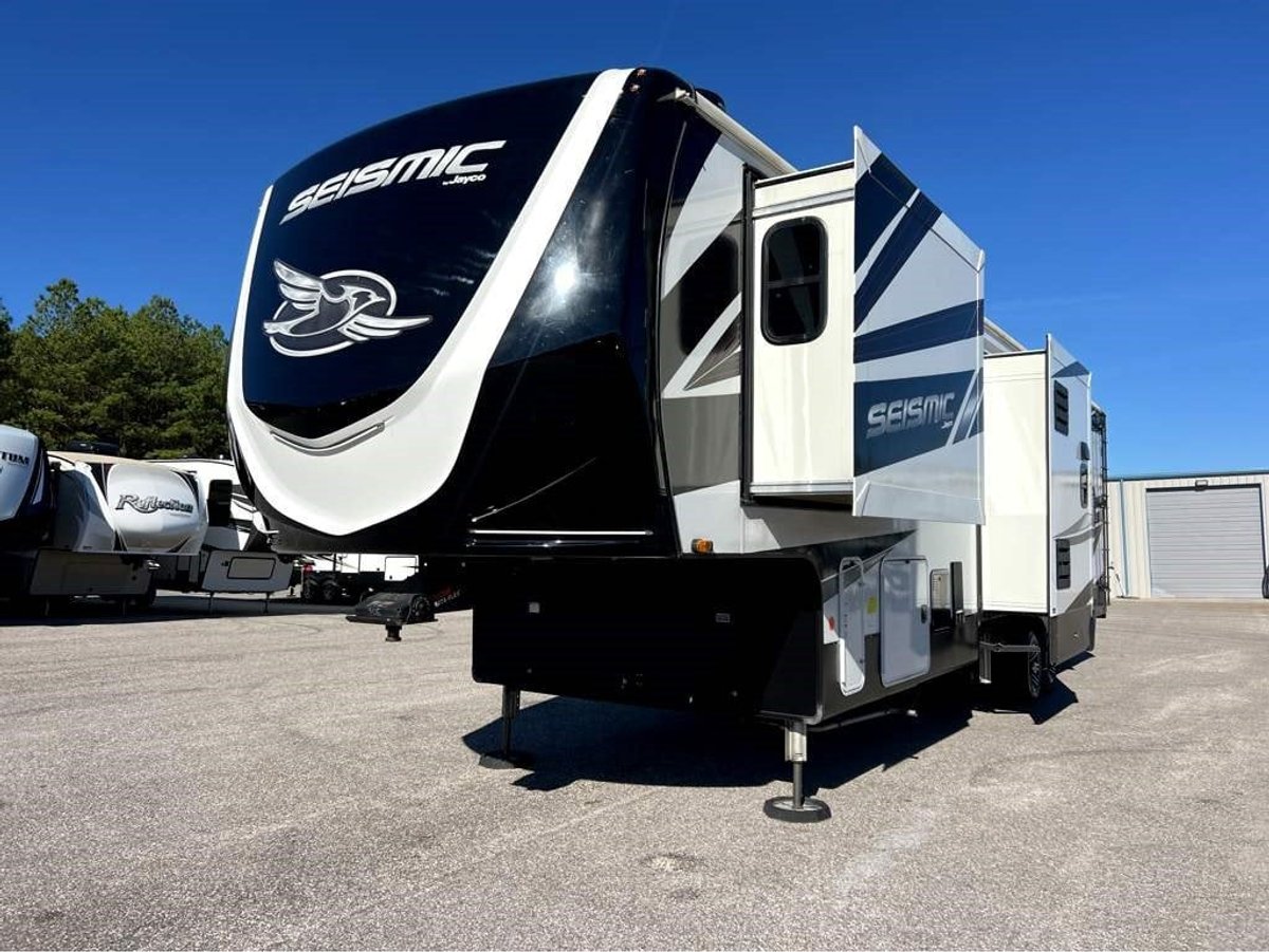 2023 JAYCO SEISMIC
