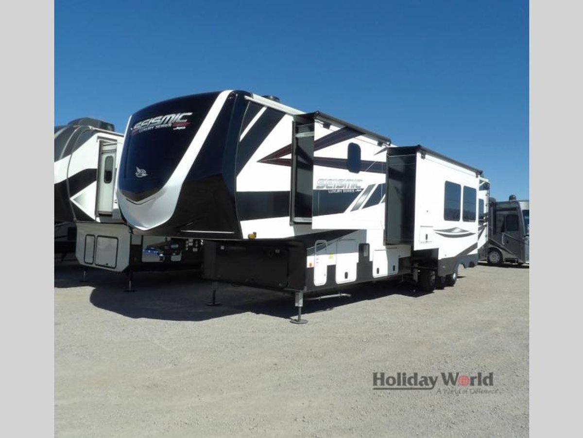 2025 Gulf Stream Conquest Class C 6237LE
