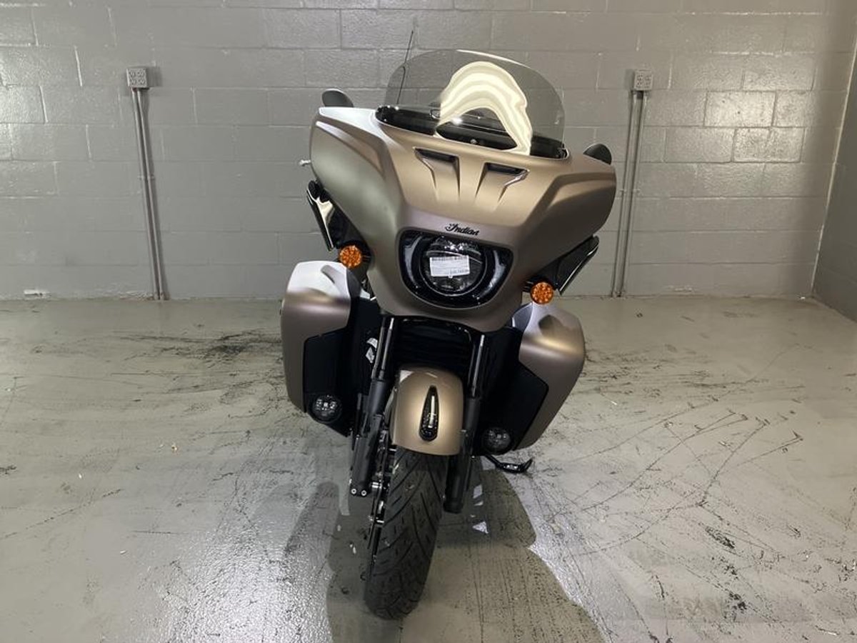 2025 Indian Motorcycle Roadmaster PowerPlus Dark Horse w/PowerBand Nara Bronze Smoke