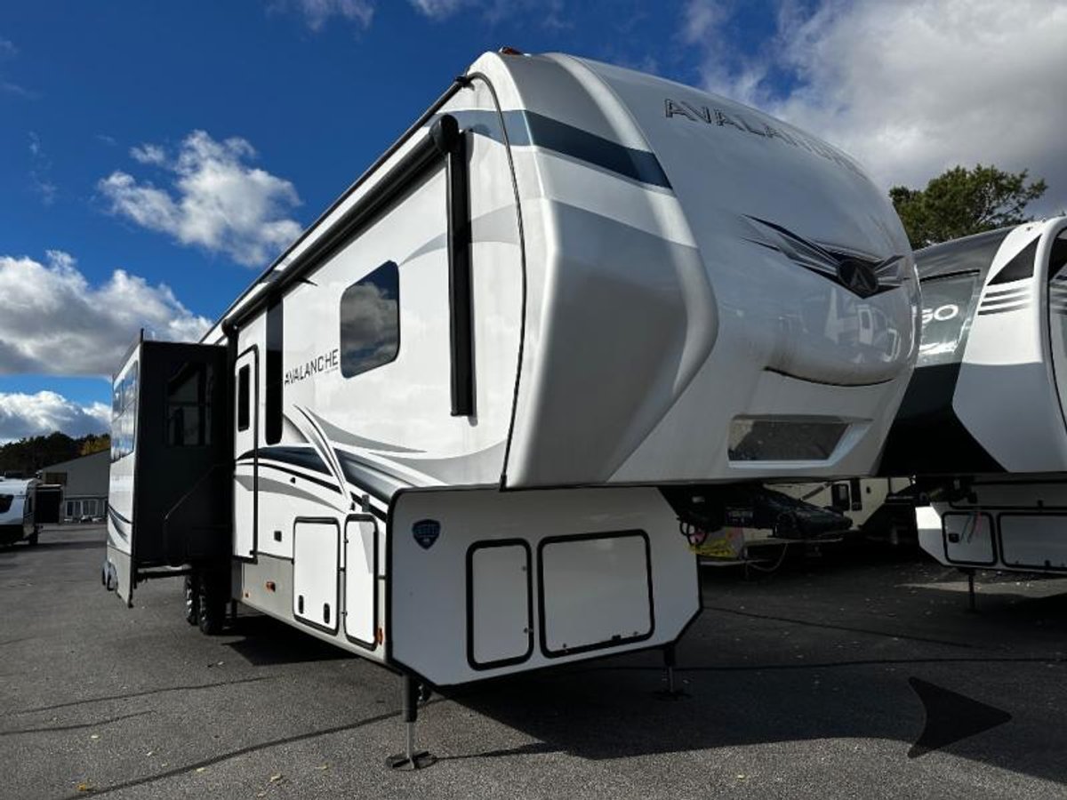 2023 Keystone RV Avalanche
